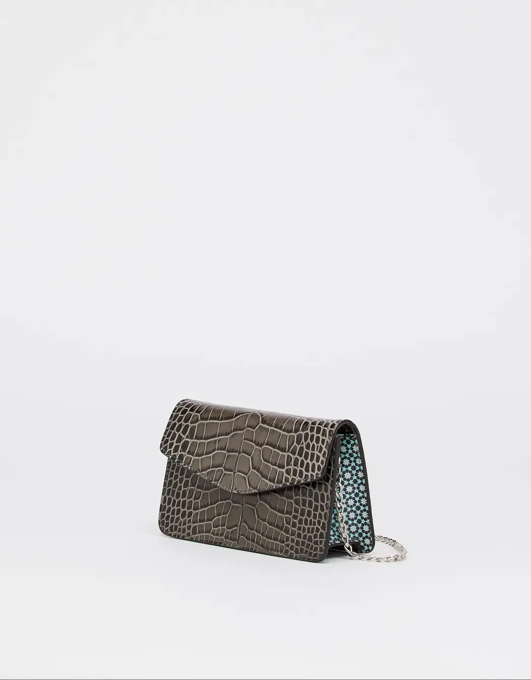 This stylish small bag is made from calf leather and high quality materials. The mosaic patterns on the sides is designed to add a touch of luxury and elegance. The Croco always gives the feeling that you are wearing something valuable.Thanks to a removable silver-tone chain, it also offers a variety of carry options: on the shoulder, across the body or in the hand. This bag is the perfect accessory for the modern woman who wants to add a touch of elegance to her look.